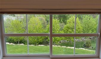 47 Travelers Ct, East Greenwich, RI 02818