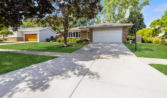 1942 Trail Ridge St, Arlington Heights, IL 60004