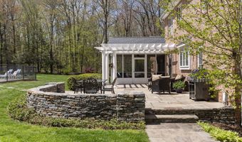 16 Cider Mill Rd, Burlington, CT 06013