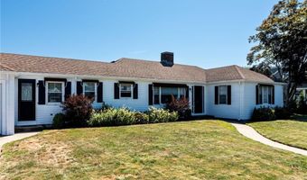 8 Somerset Rd, Cranston, RI 02910