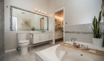 1878 Ridgeview Circle Dr, Ballwin, MO 63021