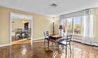 1 Middlebrook Ln, Lincoln, RI 02865