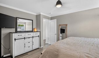 8001 White Spruce Trl, Bauxite, AR 72011
