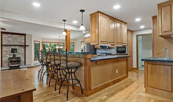 21 Clifton Rd, Bristol, RI 02809