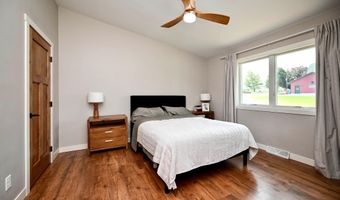 206 Park Ave, Altura, MN 55910