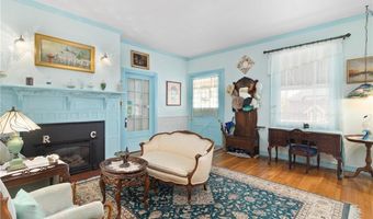 55 Hunter Ave, Newport, RI 02840