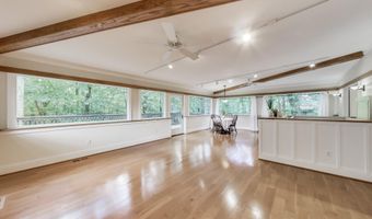 8806 FOX HILLS Trl, Potomac, MD 20854