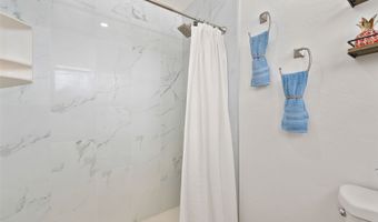 375- A Haleloa Pl A601, Honolulu, HI 96821