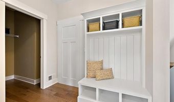 6151 N TRAILWOODS Dr, Ann Arbor, MI 48103