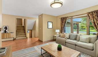 7454 Upper 24th St N, Oakdale, MN 55128