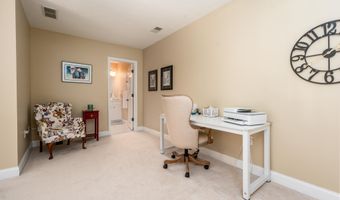 8 Hollyhock Knoll Ct 8, Bourne, MA 02532