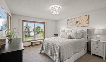 6433 158th St W, Apple Valley, MN 55124
