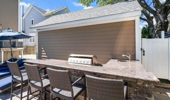 225 4th St, Beach Haven, NJ 08008