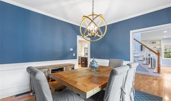 76 Woods Ln, Cranston, RI 02921