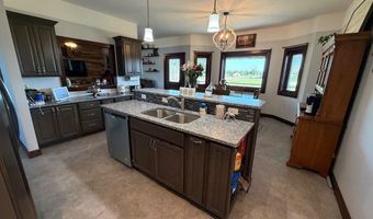 1524 Beechwood Dr, Aurora, NE 68818