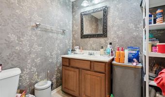 8008 NW 27th St, Bethany, OK 73008