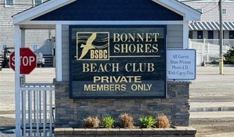 10 Cavalier Rd, Narragansett, RI 02882