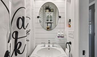 76 Ronald Ave S, Bayville, NJ 08721