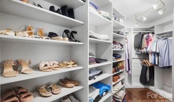 2424 Kingsbury Dr, Charlotte, NC 28205