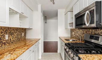 3334 WOODBURN VILLAGE Dr 33, Annandale, VA 22003