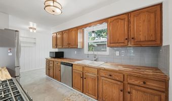 142 Center Grange Rd, Aliquippa, PA 15001