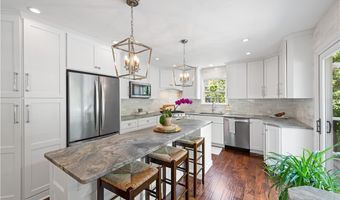 292 Summerhill Dr, Aurora, OH 44202