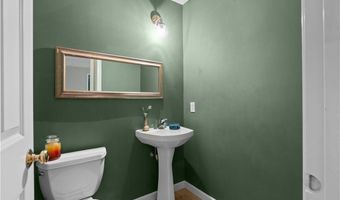 48 Fieldstone Ln, North Kingstown, RI 02874