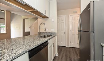 7916 Charter Oak Ln, Charlotte, NC 28226