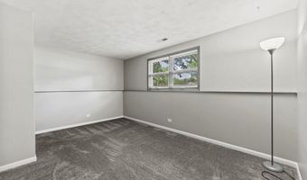 409 Maplewood Dr, Antioch, IL 60002
