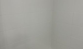 215 S Hale St 8A, Addison, IL 60101