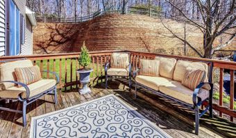27 Brittany Ct, Atlantic Highlands, NJ 07716