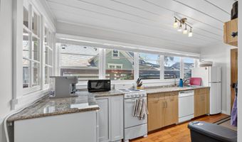 237 B St, Ashland, OR 97520