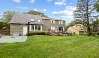 152 Glen Hills Dr, Cranston, RI 02920