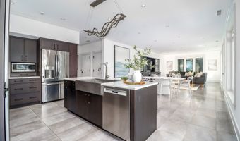 13 Kellogg St, Brookfield, CT 06804