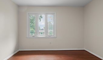 4100 DOWNING St, Annandale, VA 22003