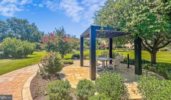 6631 WAKEFIELD Dr 319, Alexandria, VA 22307