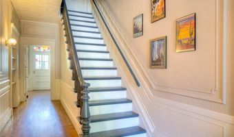 24 Old Beach Rd, Newport, RI 02840