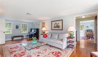 11 Harbour Rd, Barrington, RI 02806