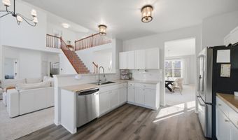 510 Golden Valley Ln, Algonquin, IL 60102