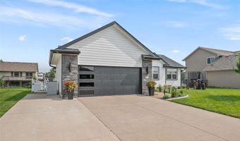 321 32nd St SW, Altoona, IA 50009