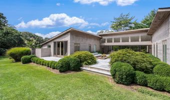 228 Town Ln, Amagansett, NY 11930