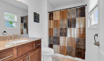 32 Bowline St, Beachwood, NJ 08722