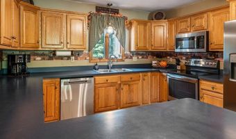 89 Elm St, Blackstone, MA 01504