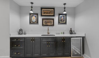 414 N MONROE St, Arlington, VA 22201