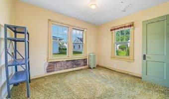 327 E 37th St, Anderson, IN 46013