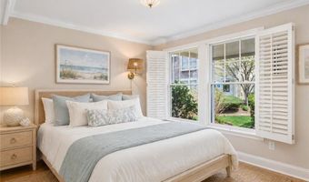 20 Narragansett Ave 306, Narragansett, RI 02882