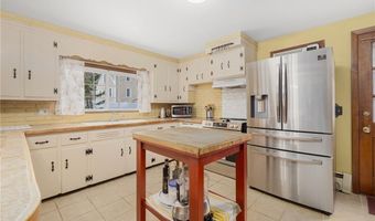 9 Valley Dr, Bristol, RI 02809