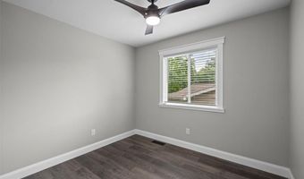 628 Hickory Knoll Ct, Ballwin, MO 63021