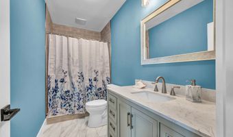 21 Lakeview Rd, Brookfield, CT 06804