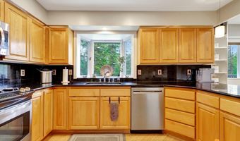 10010 Lone Tree Dr, Anchorage, AK 99507